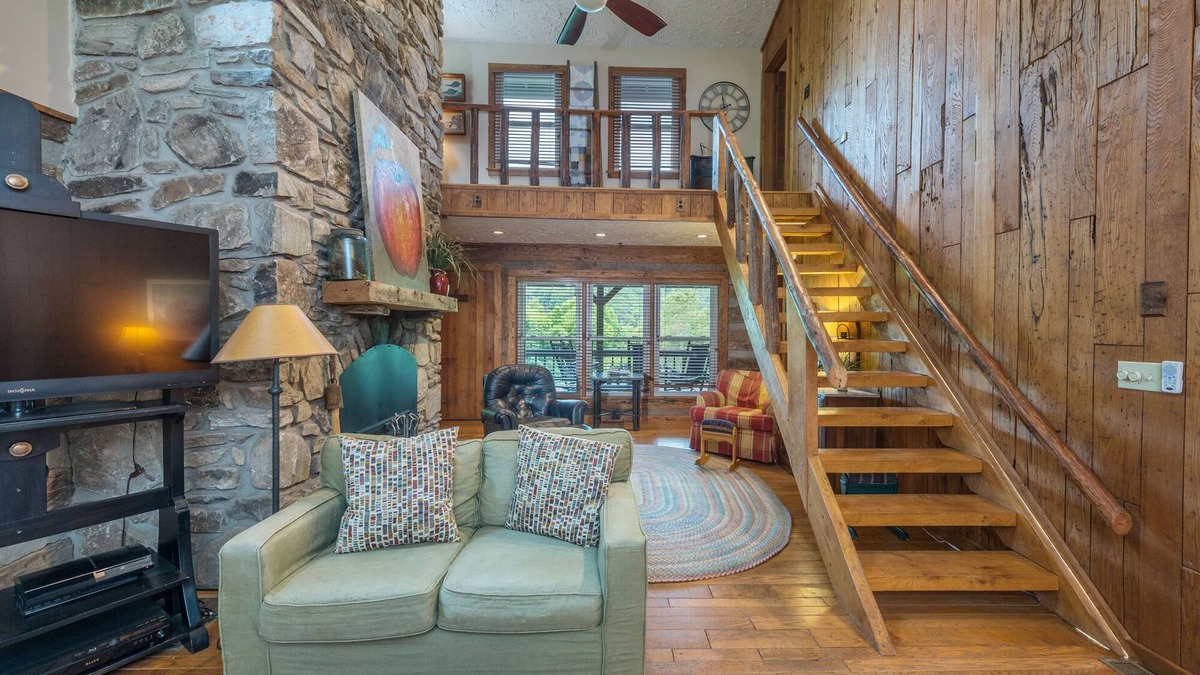 Canton Cabin | Chestnut House | Mountain Views & River Access!