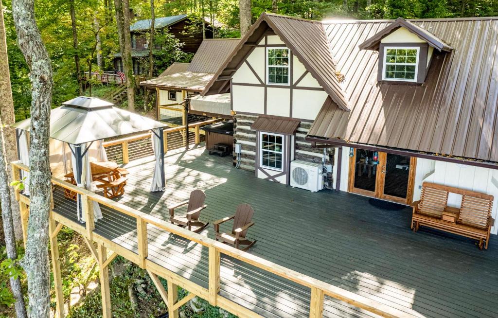 Topton Villa | Chestnut Lodge - Family Cabin on Lake Nantahala