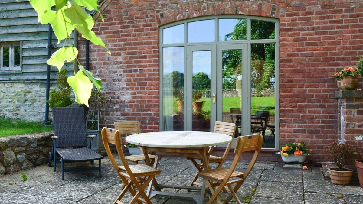 Upton Cressett Villa | Chevaliers Coach House
