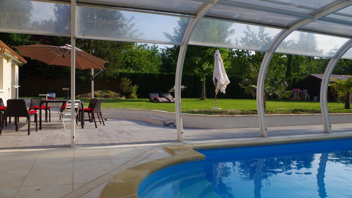 Limours Villa | CHEVREUSE VALLEY VILLA RENTAL WITH POOL 35 KMS FROM PARIS