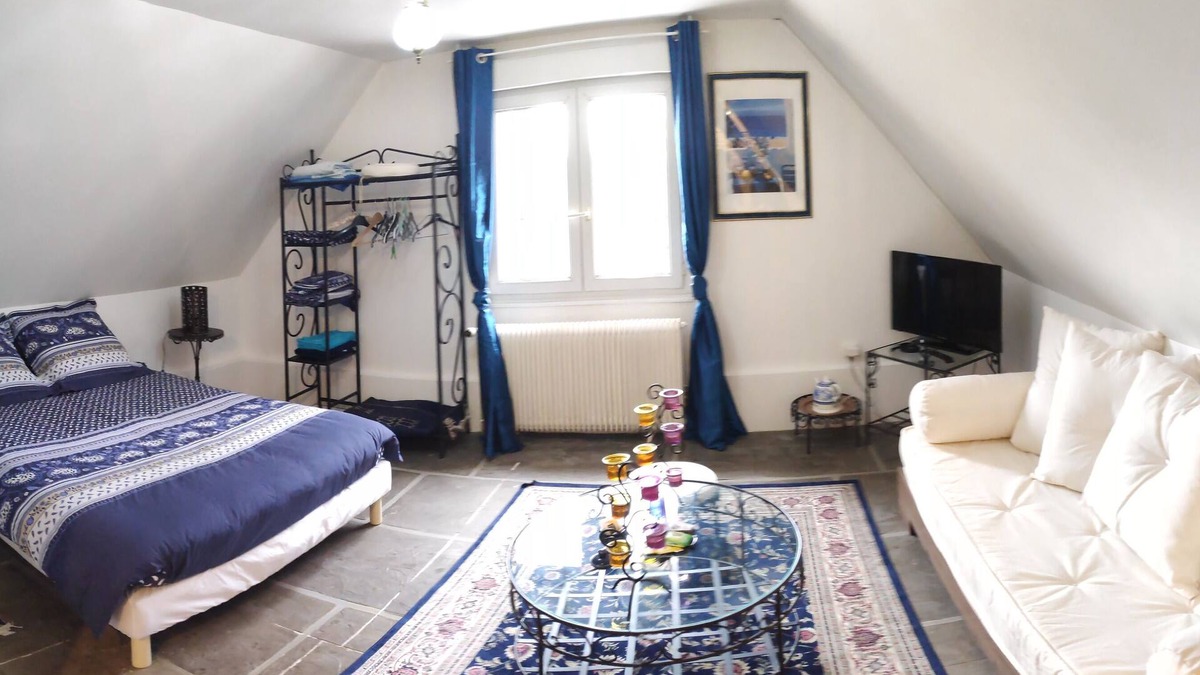 La Couture Boussey Bed & Breakfast | Chez Aurélia: Romantic bedroom-suite with starry sky