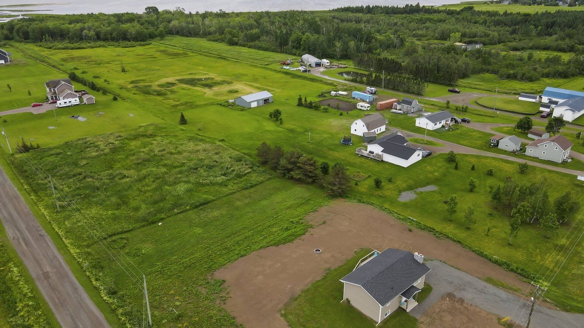 Grand-Digue House | Chez E&H – A Breezy Blend of Charm & Seaside Comfort