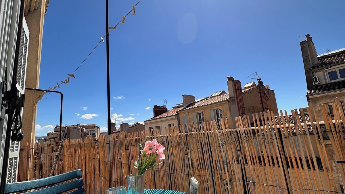 Notre-Dame du Mont Apartment | Chez l'Authentique, a large, cosy T2 on Cours Julien