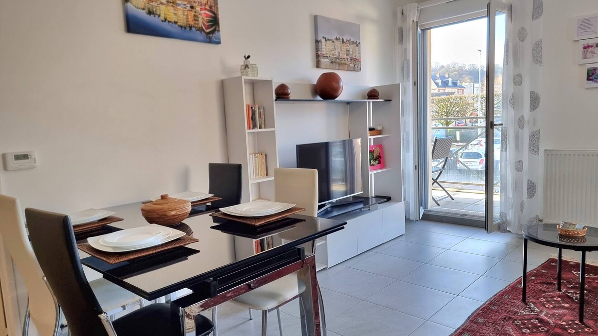 Honfleur Condo | 💛 Chez Lou et Dan, 4P apartment with balcony, elevator and secure parking