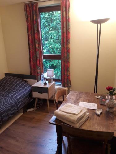 Sint-Lambrechts-Woluwe House | Chez Mimi - chambre vue parc