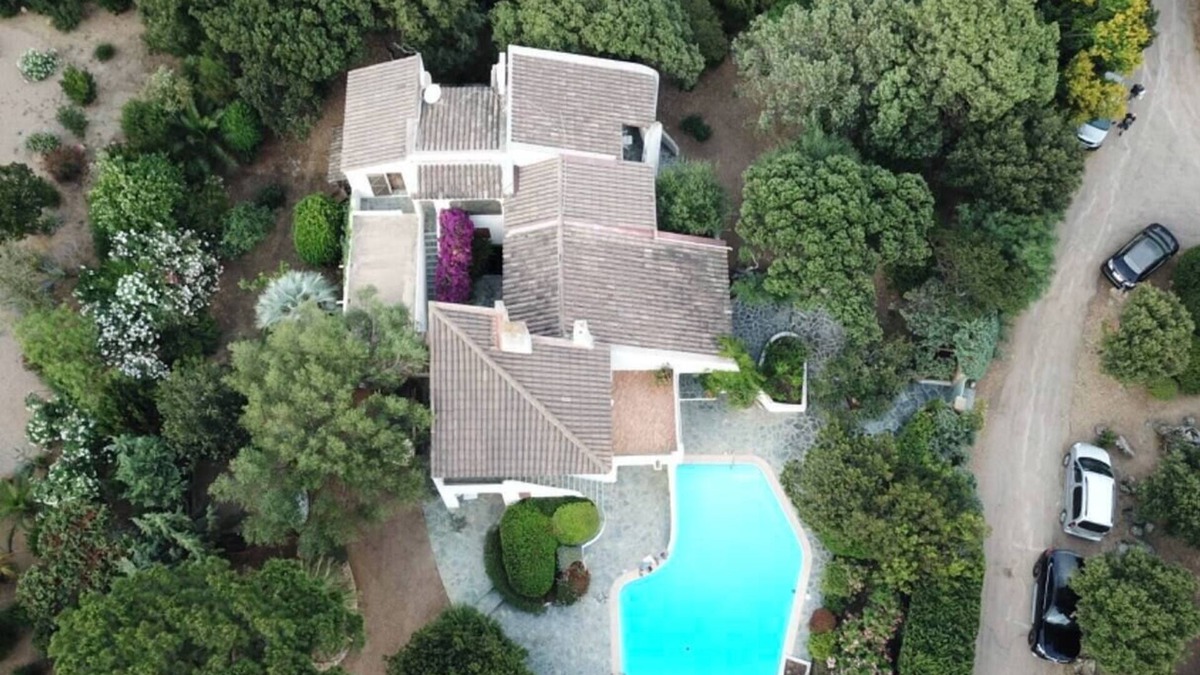 Cala Rossa Villa | Chez Mister J, spacious villa with swimming pool, in the heart of the Cala Rossa estate.