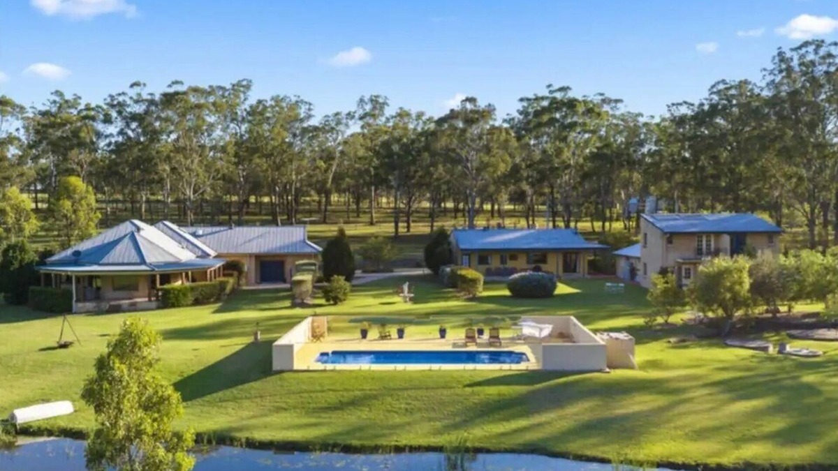 Pokolbin House | Chez Vous Estate Pokolbin - Hunter Valley! Accommodation for up to 18 guests