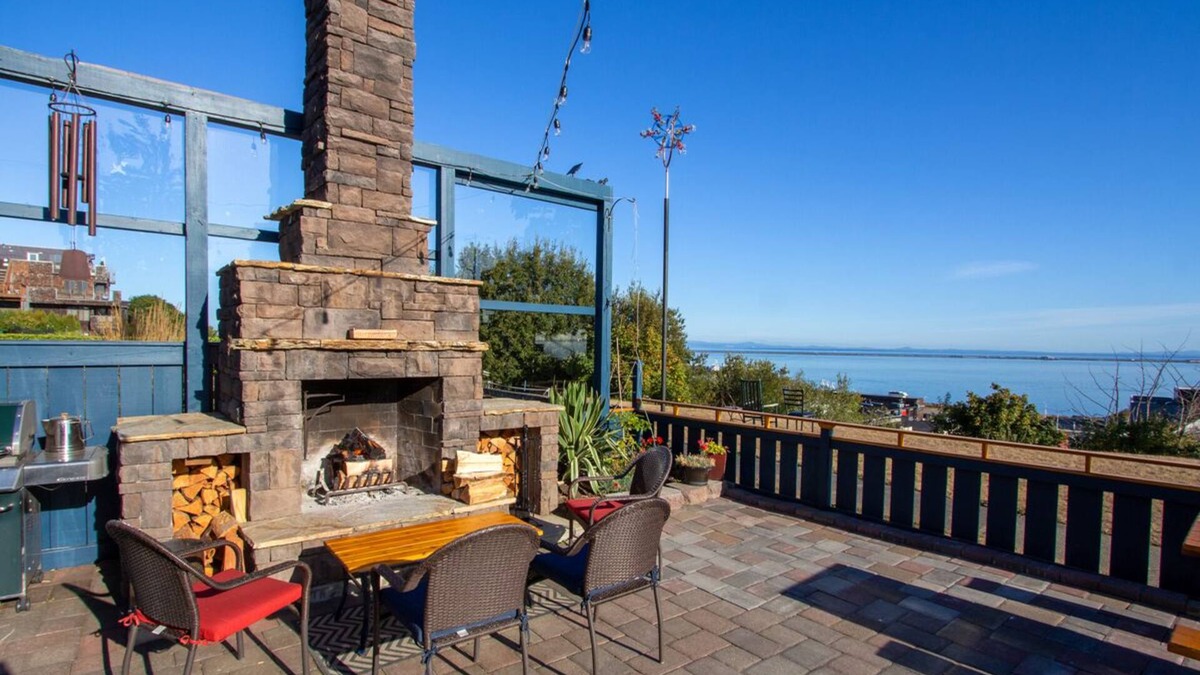 Port Angeles Apartment | Chez ZigZag: 2 Bdrm. Full Kitchen, Water/Mtn - Killer View, Sauna