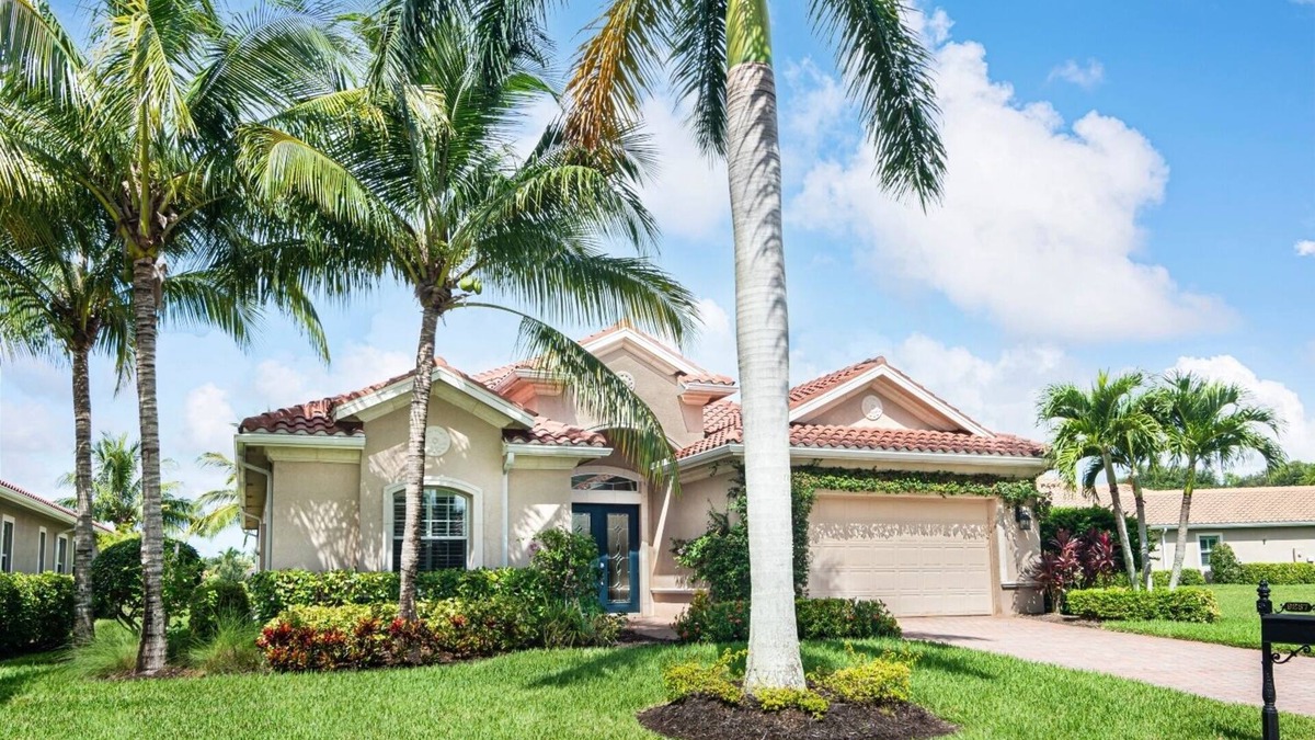 Naples House | CHIASSO COVE - Luxury Contemporary Styled Home in Fiddler's Creek