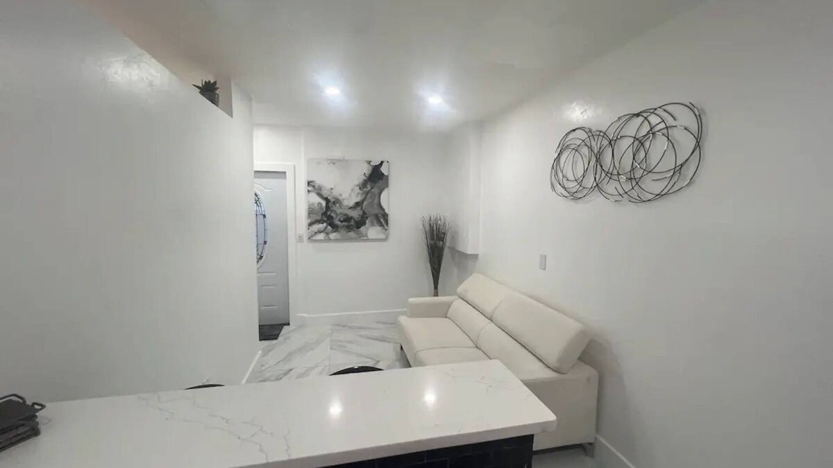 Three Oaks Apartment | Chic 1-bedroom apartment with AC, WiFi in fantastic Fort Myers