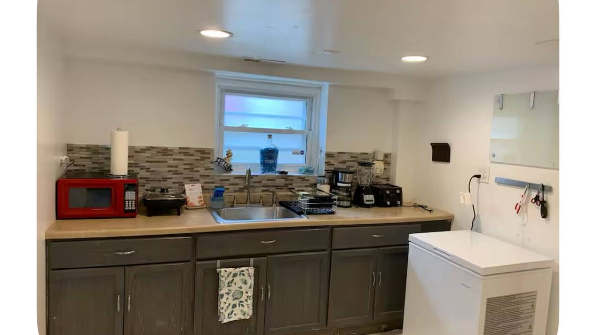 Archer Heights House | Chic 1-bedroom apartment in fabulous Chicago with AC