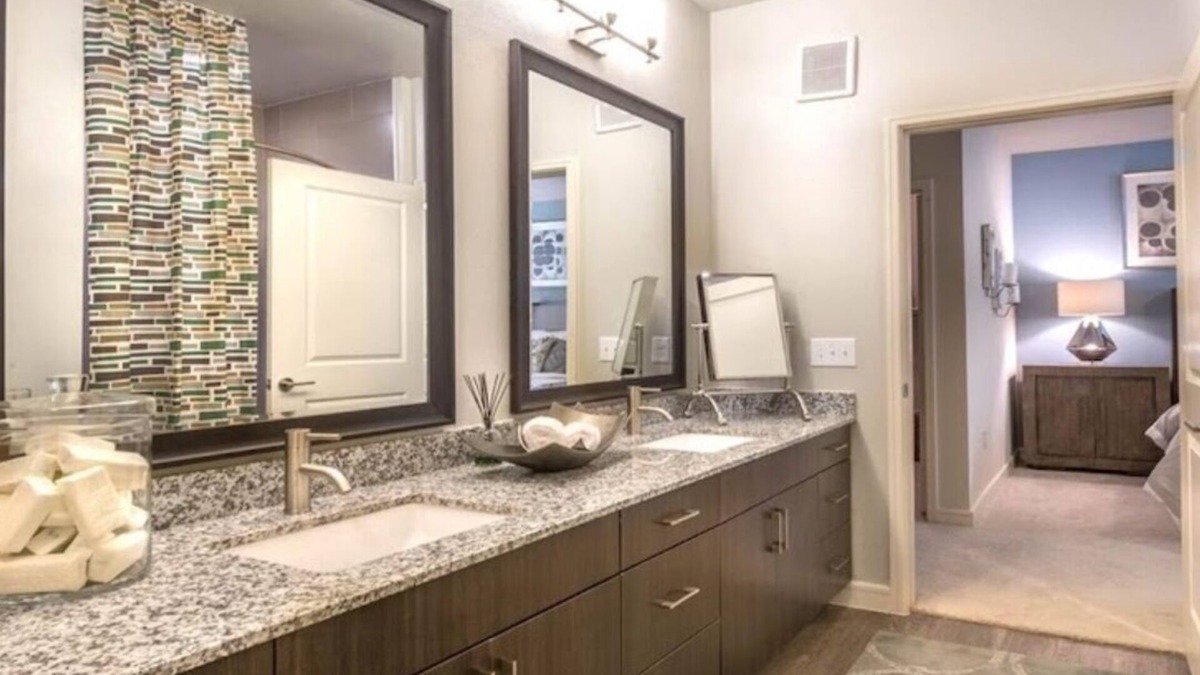 George Bush Park/Eldridge Apartment | Chic 1-bedroom apartment in fantastic Houston with fitness room, AC , internet
