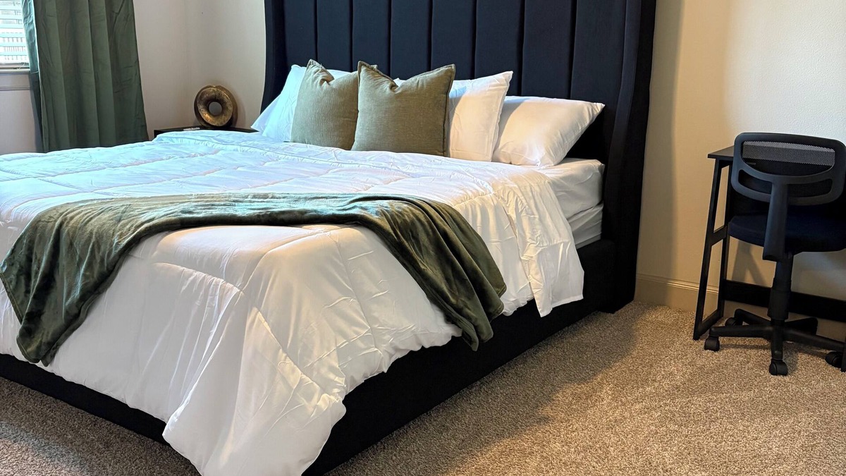 Northeast Houston Apartment | Chic 1-bedroom apartment with fitness room and AC in vibrant Houston