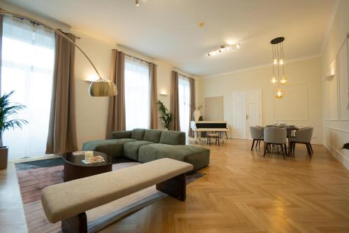 Neubau Apartment | Chic 180m 3BR Apt near Parliament, Self Check-in