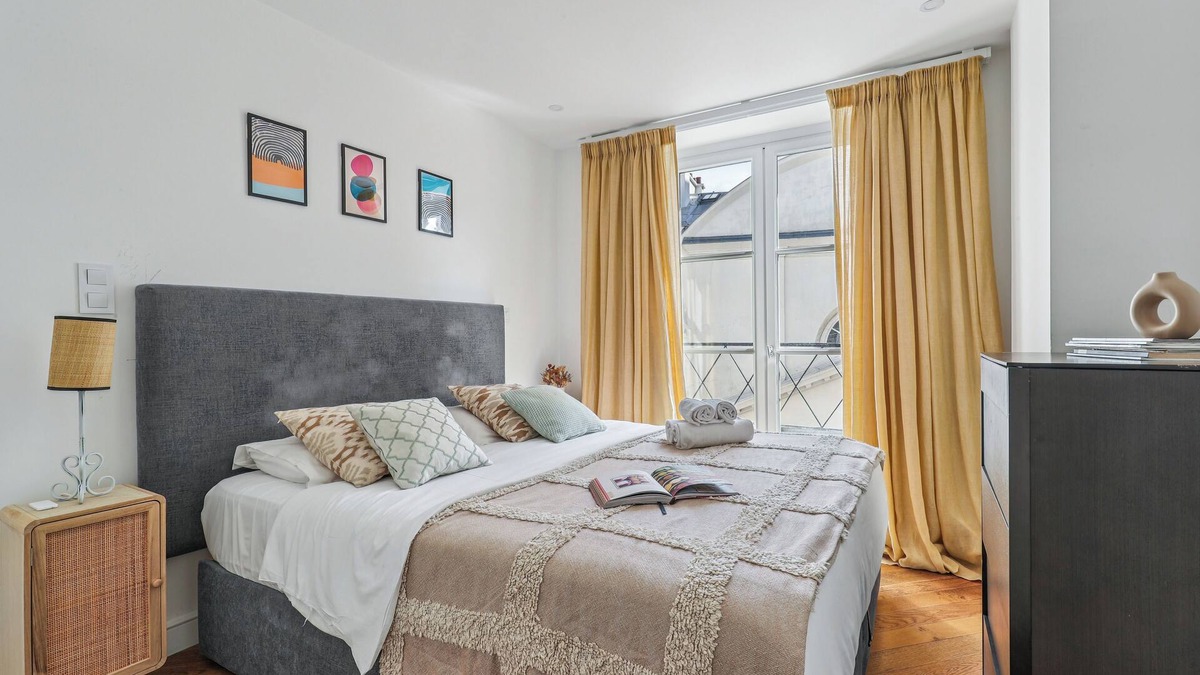 Saint-Thomas-d'Aquin Apartment | Chic 1BR Near Louvre & Musee d Orsay