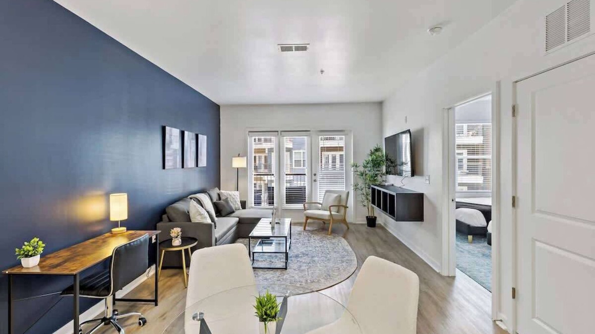 Cherry Apartment | Chic 1BR Retreat | Pool, Gym, W/D | 5 Min to DT
