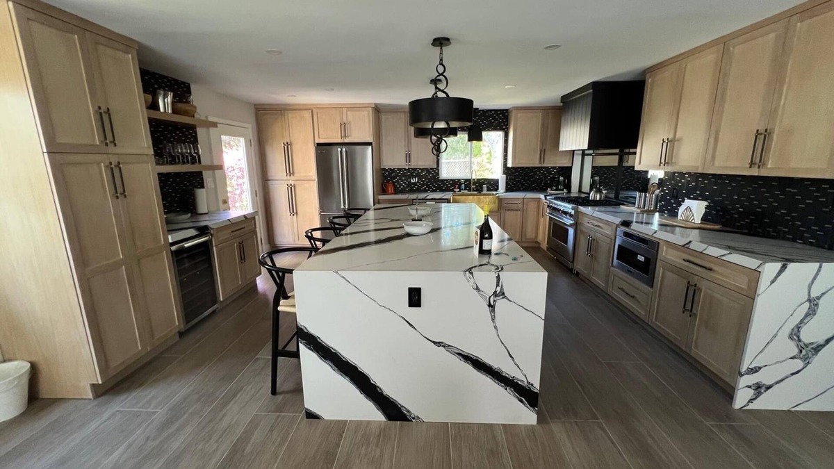 Historic Core Apartment | Chic 2-Bedroom Apartment with Fitness Room and WiFi in Vibrant Los Angeles