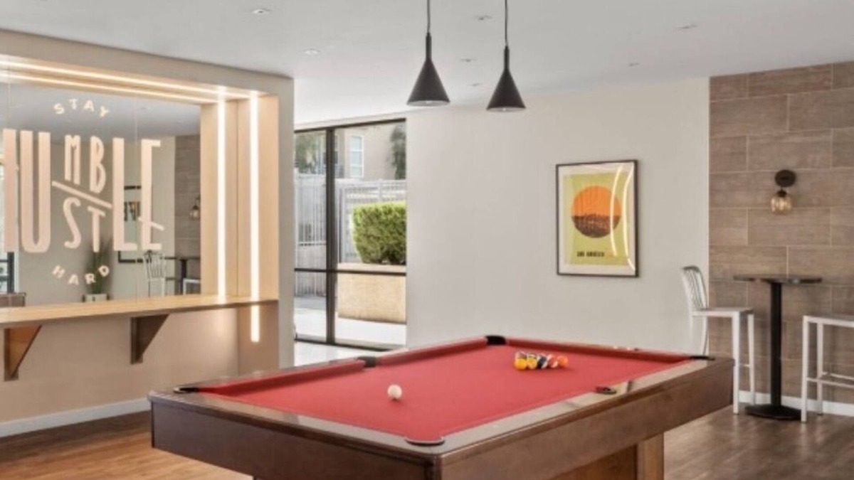 Van Nuys Apartment | Chic 2-bedroom apartment with AC, WiFi in wonderful Los Angeles