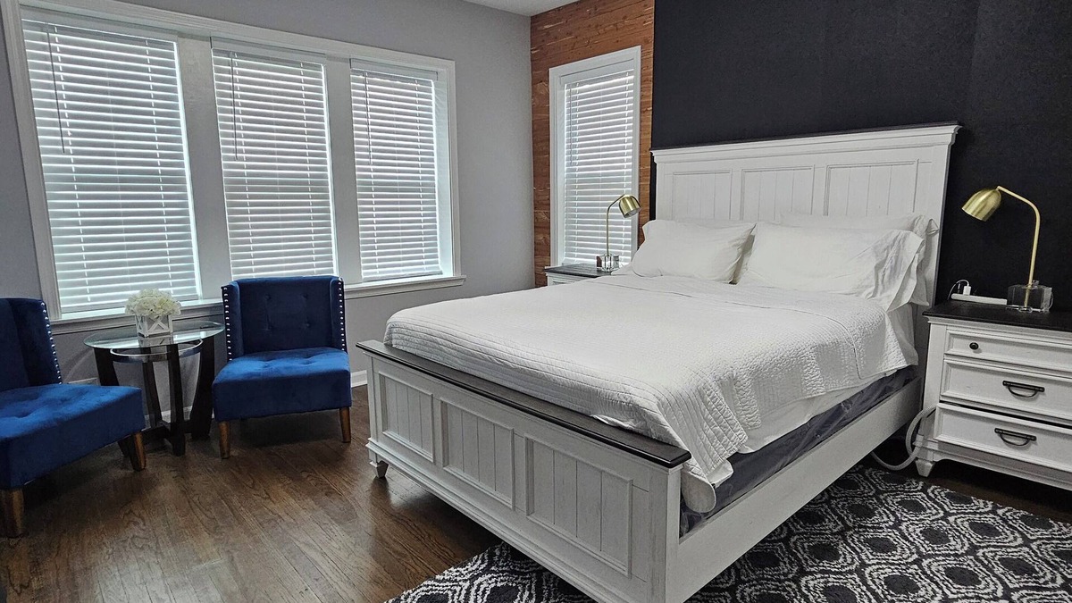 North Austin Apartment | Chic 2-bedroom apartment in fabulous Chicago with AC, WiFi