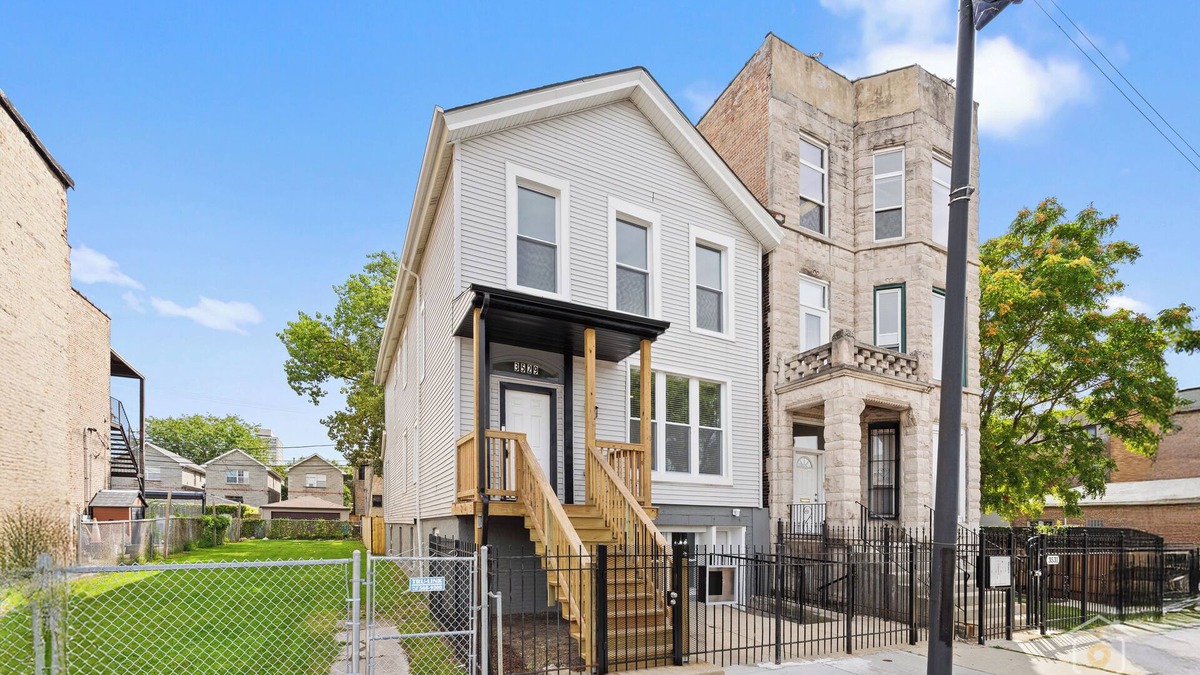 Douglas Apartment | Chic 2-bedroom apartment in beautiful Chicago. 30+ Day Stays Only