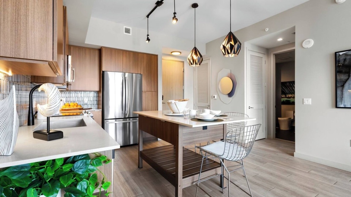 Flagler Village Apartment | Chic 2BR Downtown Fort Lauderdale Apt w/Pool