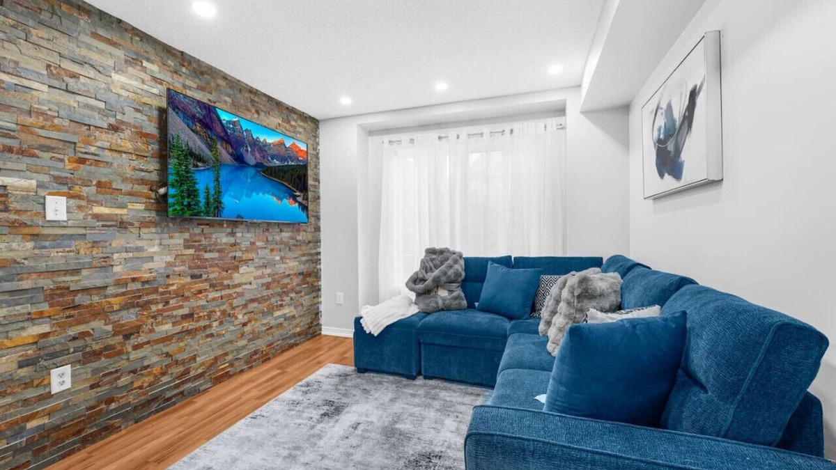 Ajax House | Chic 2BR House, Newly Renovated, Central Spot