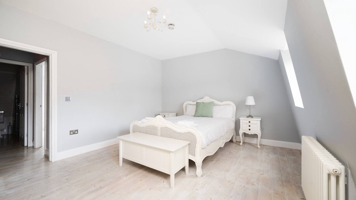 Camberwell Green Apartment | Chic 2BR London home where comfort meets style
