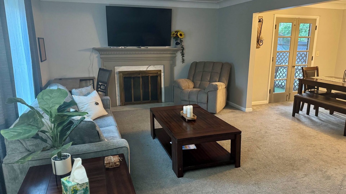 Ottawa Condo | Chic 2BR Retreat Near Toledo Hospital- Stylish, Cozy & Fully Equipped