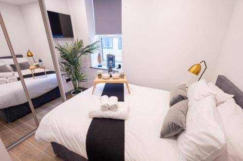 West Finchley Apartment | Chic 2King BD Apt London with Ensuite & Pull Out Bed
