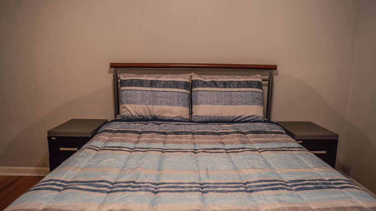 West Ridge Apartment | Chic 3-bedroom apartment with WiFi, AC in amazing Chicago