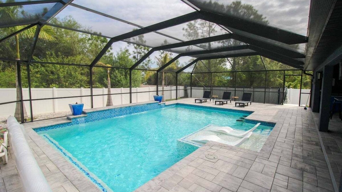 Lehigh Acres House | Chic 3 BR Private Pool Home in Lehigh Acres - The Grand Villa