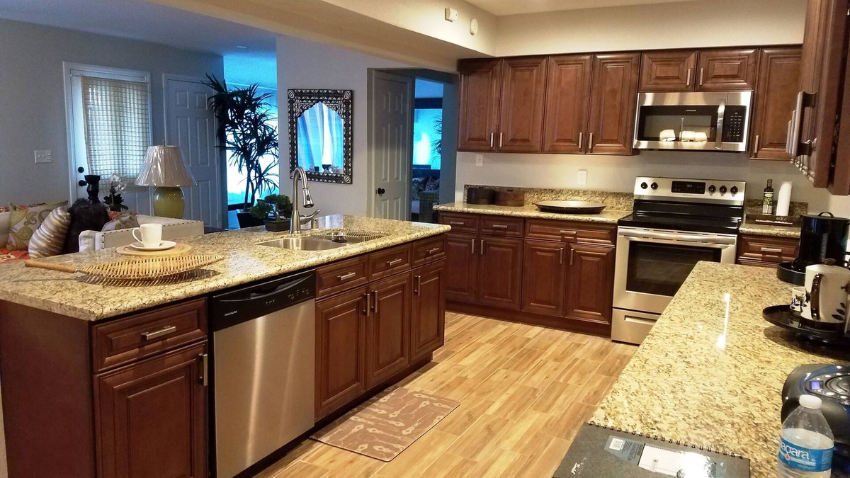 Paradise House | Chic 4Bdrm+Den, 3bath 6BEDS Private Pool near Strip, UNLV, Stadium & Airport