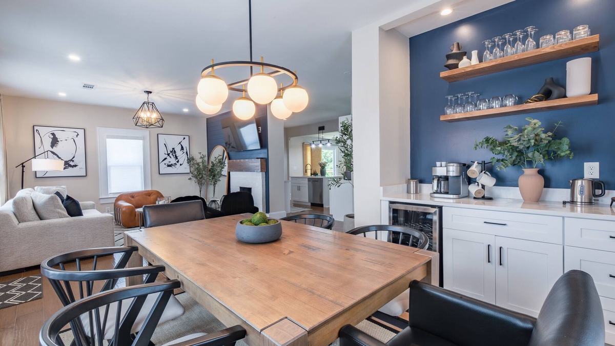 East Side House | Chic 4BR/3BA House – 10 min to Mercedes‑Benz – Private Deck + BBQ