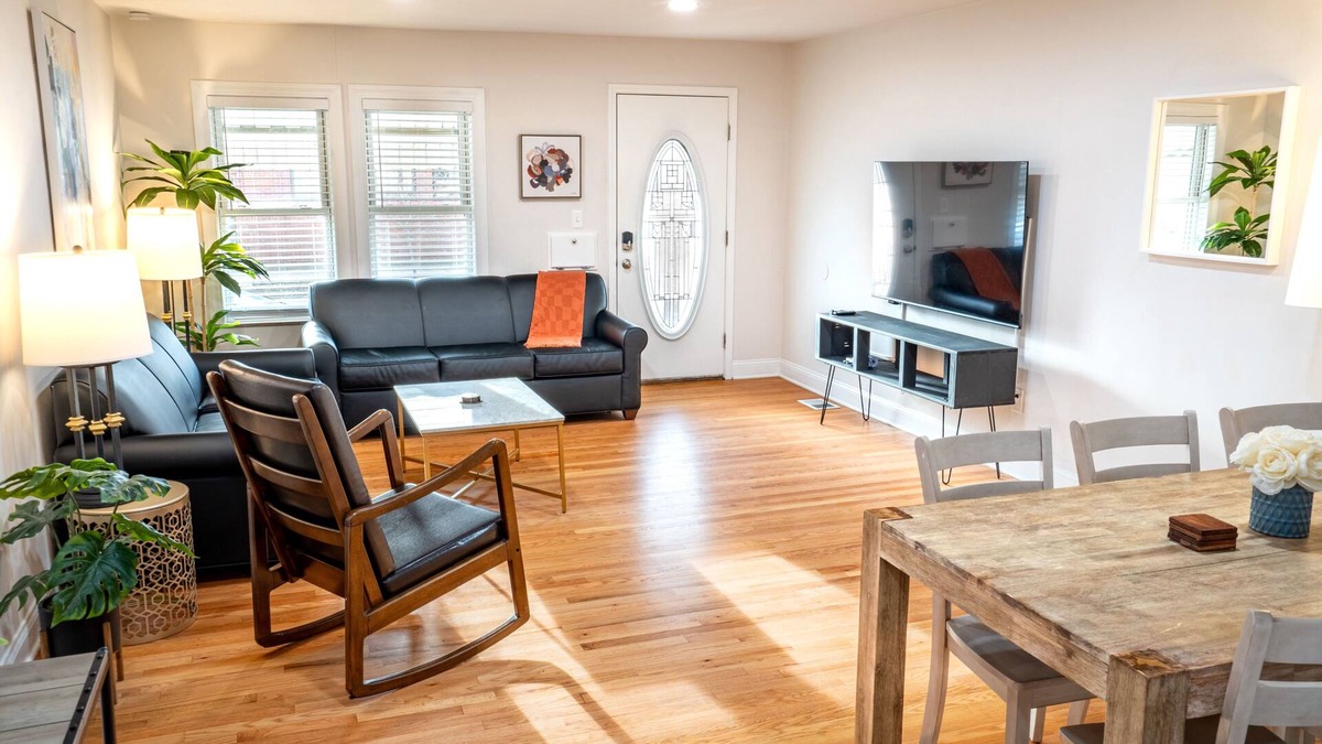 St. Louis House | Chic 4BR/4BA House in The Grove