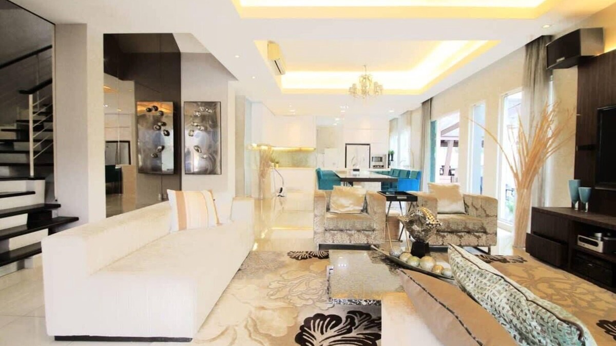 Cheras House | Chic 4BR Oasis with Gazebo, Your Dream Getaway