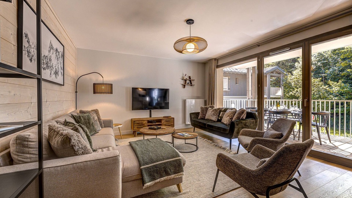 Chamonix City Centre Apartment | Chic Apartment with Balcony near Chamonix Centre