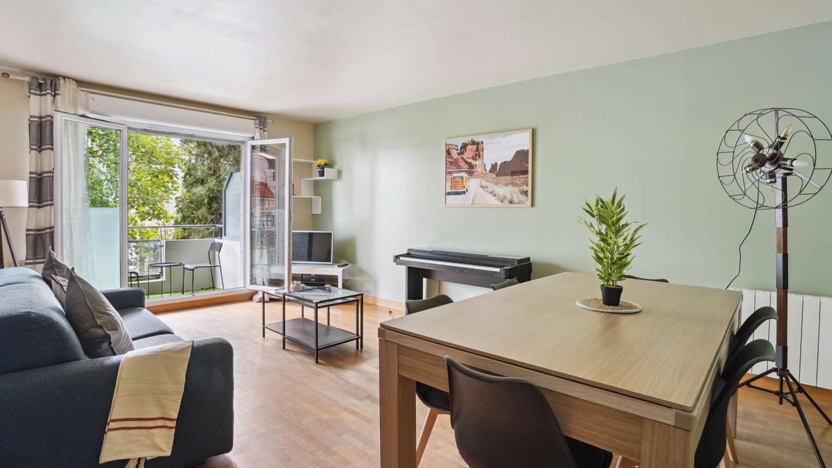 Sartrouville Apartment | Chic apart with terrace and parking