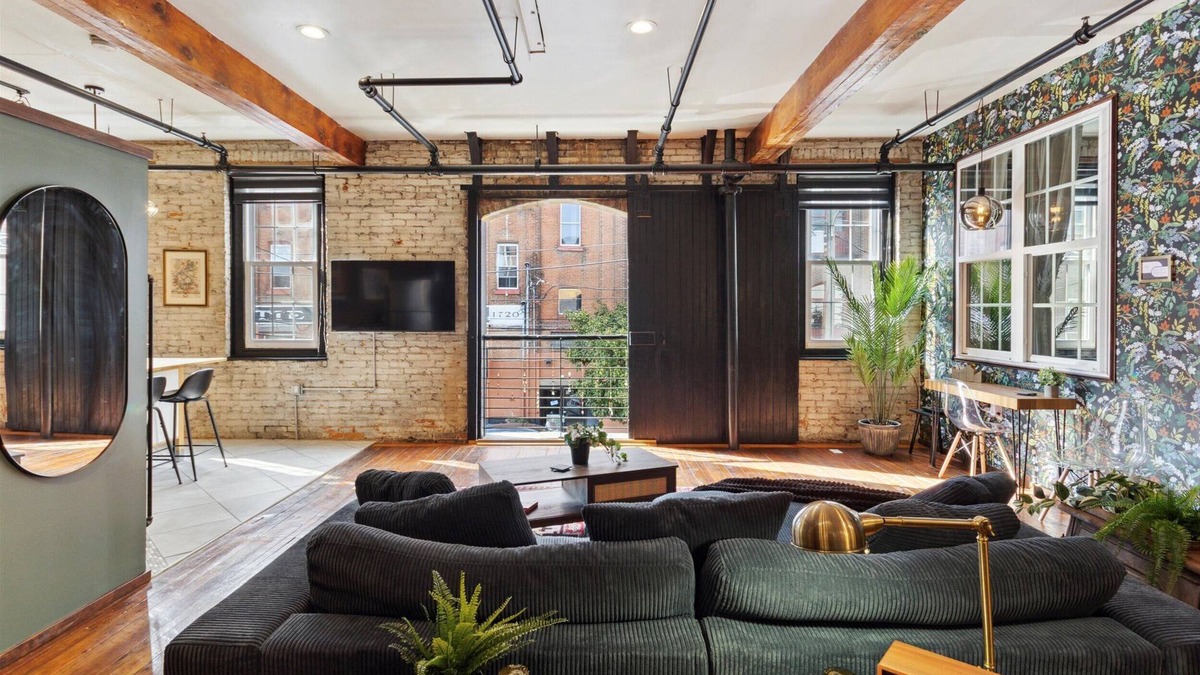 Norris Square Apartment | Chic Artist Flat on Fun Brewery & Restaurant Strip