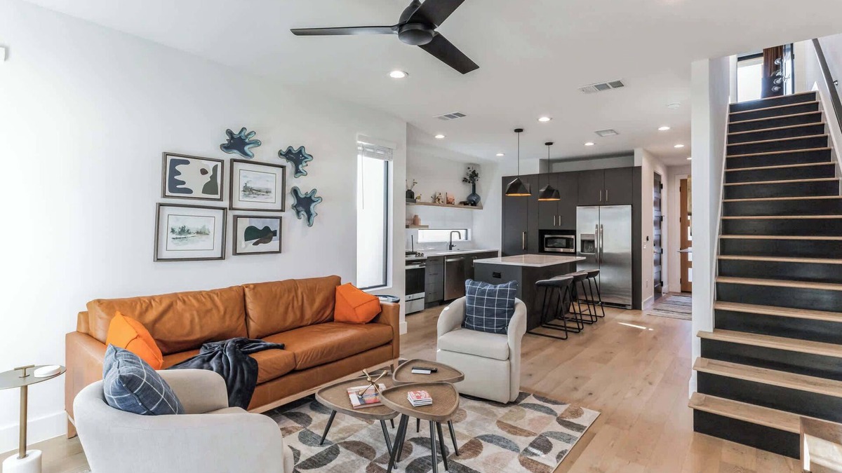 Holly House | Chic Austin Getaway – Brand New w/Rooftop Patio!