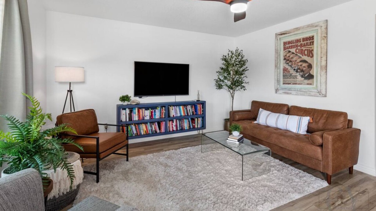 Berryville House | Chic Berryville Home - In Town - Day Trip to Eureka Springs & Bransonn