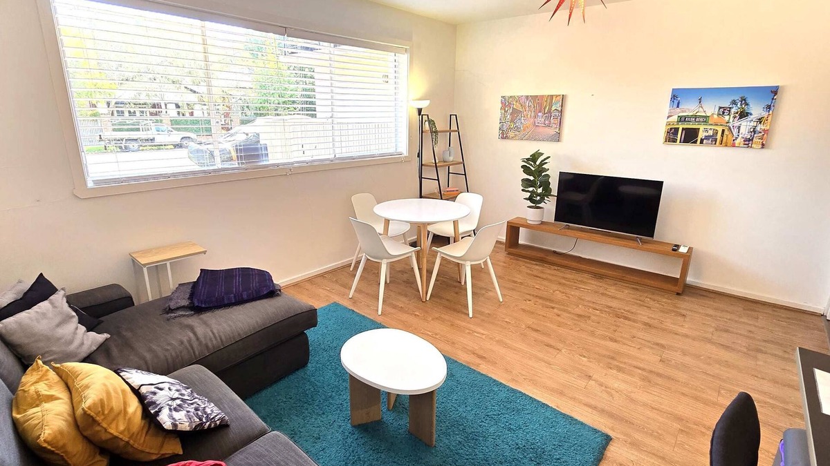 Saint Kilda South Apartment | Chic central St Kilda 2 bed 8 mins walk to beach