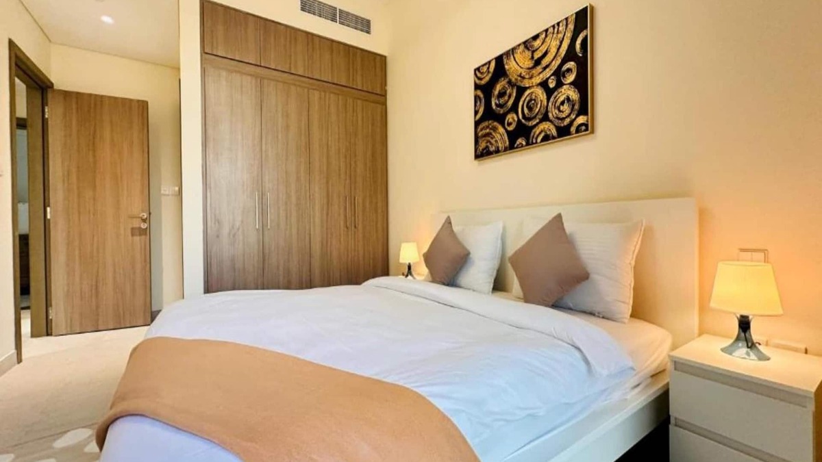 Jebel Ali House | Chic City Stay at JLT