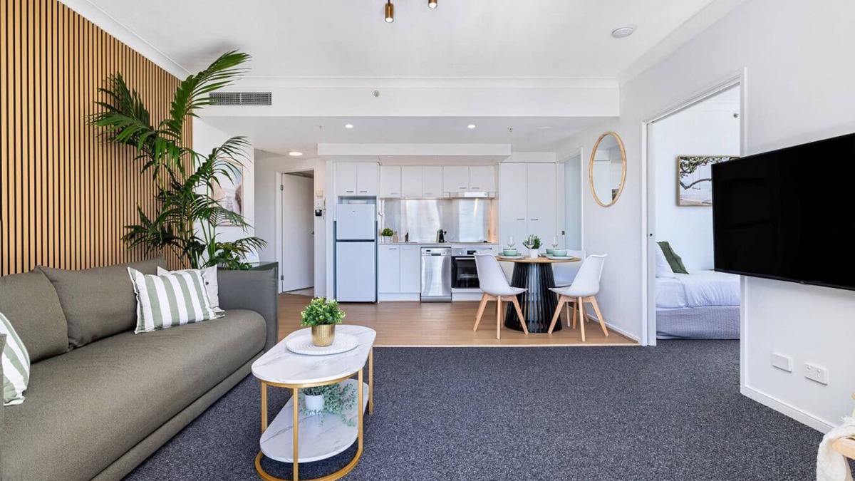 Surfers Paradise Apartment | 'Chic Coastal Hideaway' by Inn Paradise
