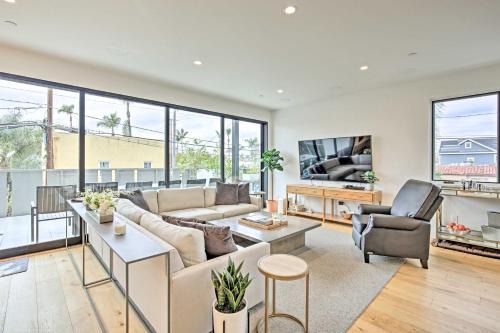 Coronado Apartment | Chic Coronado Retreat with Patio and 4 Cruiser Bikes!