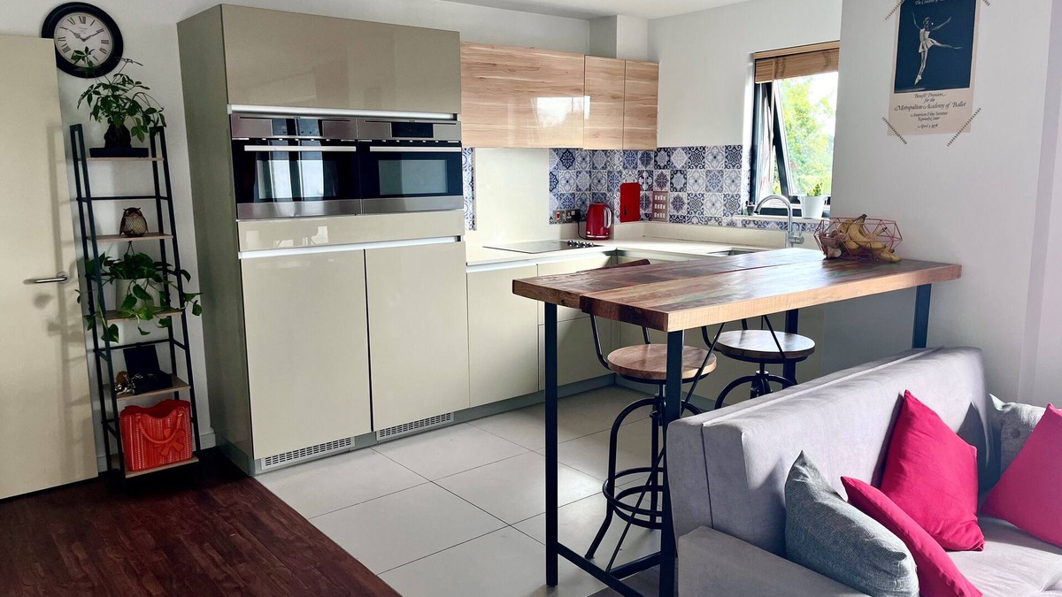 Sudbury Apartment | Chic & Cosy Flat with a View