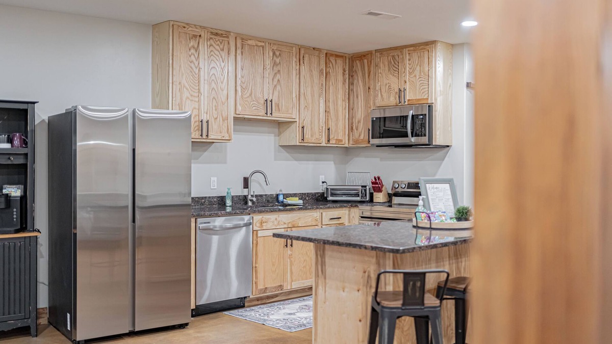 Moreland Apartment | Chic Country Basement