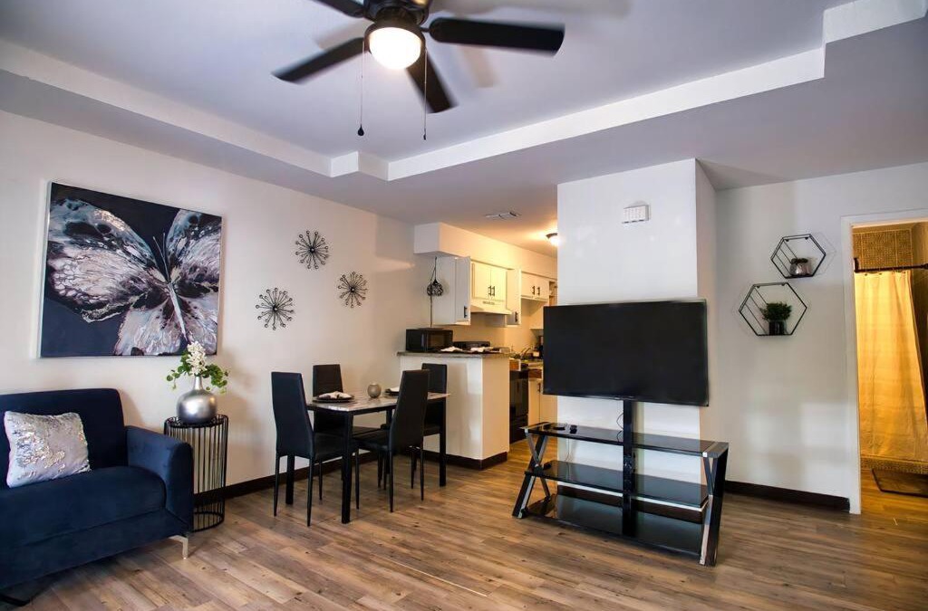 Eagle Pass Apartment | Chic & Cozy 2 bedroom - 1 bathroom - RATED BEST