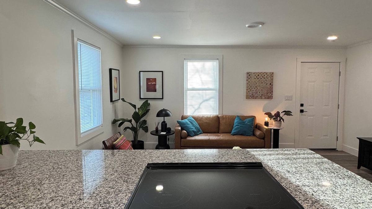 Northside Cottage | Chic Cozy 2 bedroom Cottage in Chapel Hill with AC and private parking