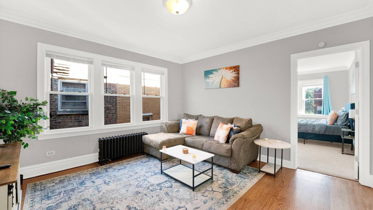 Berwyn Apartment | Chic & Cozy near ORD>MDW>DT>HOSP