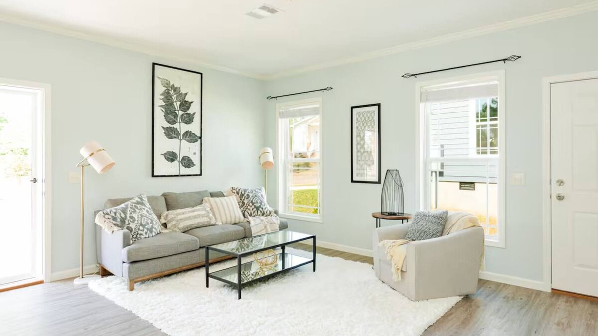 Harvest Apartment | Chic Craftsman Duplex for 2 near Madison